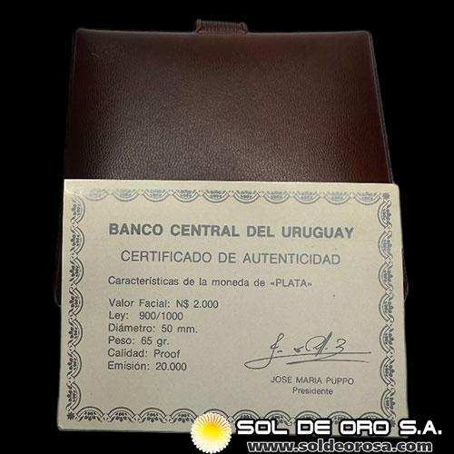 NA4 - URUGUAY - 2.000 NUEVOS PESOS, 1983  - VISITA DE LOS REYES DE ESPAÑA - MONEDA DE PLATA